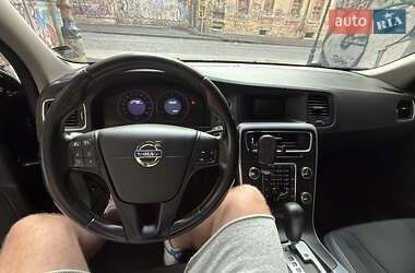 Седан Volvo S60 2010 в 