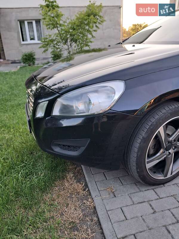 Седан Volvo S60 2012 в Львове