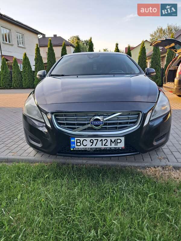Седан Volvo S60 2012 в 