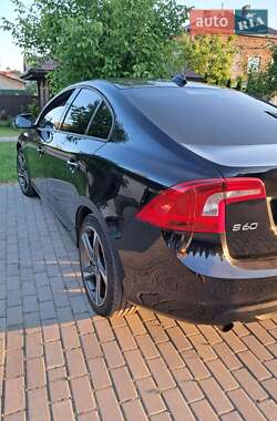 Седан Volvo S60 2012 в 