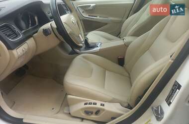 Седан Volvo S60 2015 в 