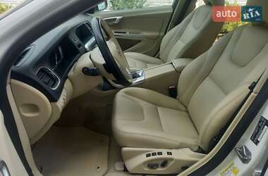 Седан Volvo S60 2015 в 