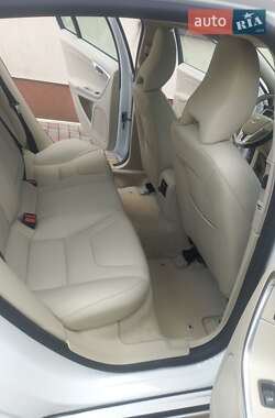 Седан Volvo S60 2015 в 