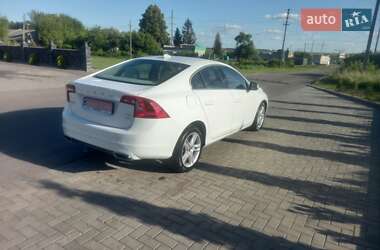Седан Volvo S60 2015 в 