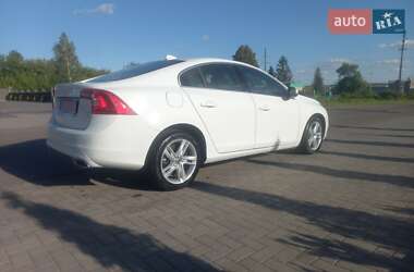 Седан Volvo S60 2015 в 