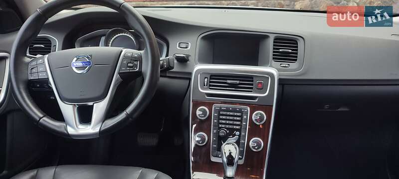 Седан Volvo S60 2018 в Гнівані