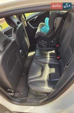 Седан Volvo S60 2012 в 