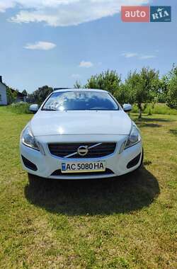 Седан Volvo S60 2012 в 