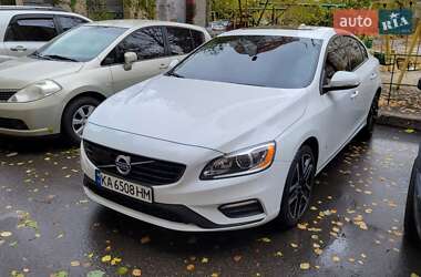 Седан Volvo S60 2018 в 