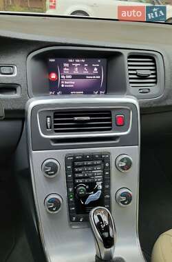 Седан Volvo S60 2018 в 