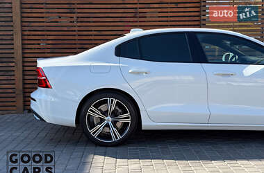 Седан Volvo S60 2020 в 
