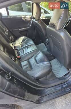 Седан Volvo S60 2013 в 