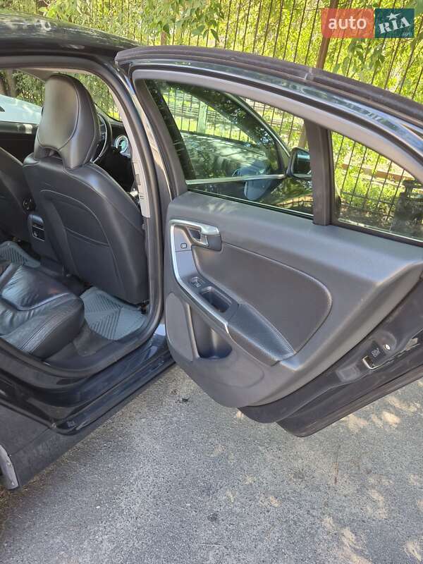 Седан Volvo S60 2013 в Києві