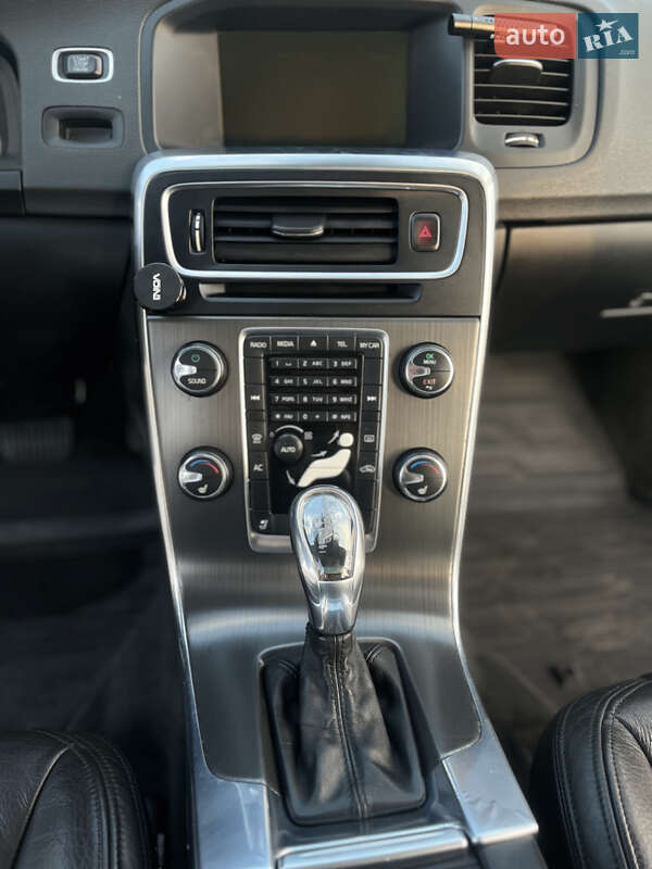 Седан Volvo S60 2012 в Ірпені