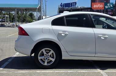 Седан Volvo S60 2015 в 