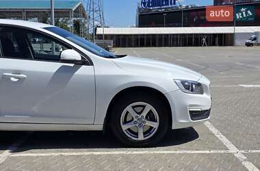 Седан Volvo S60 2015 в 