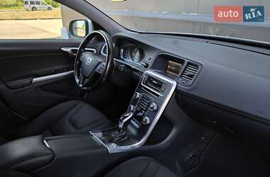 Седан Volvo S60 2015 в 