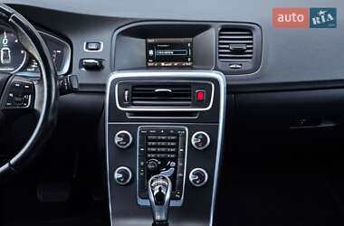 Седан Volvo S60 2015 в 