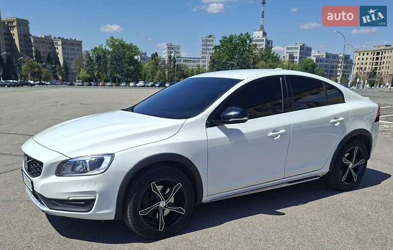 Седан Volvo S60 2017 в 