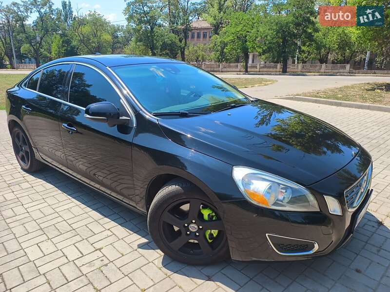 Седан Volvo S60 2013 в Покрове