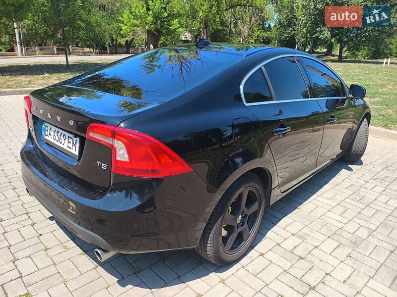 Седан Volvo S60 2013 в Покрове