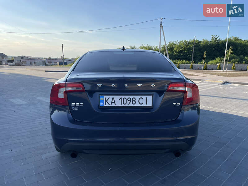 Седан Volvo S60 2011 в Львове