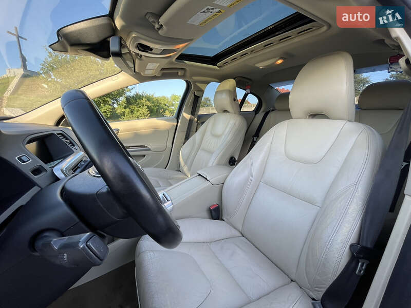 Седан Volvo S60 2011 в Львове