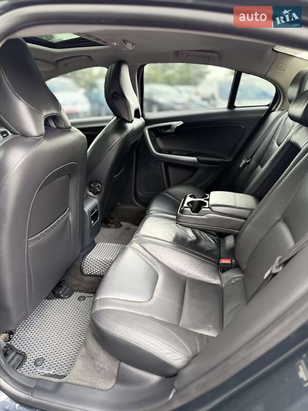 Седан Volvo S60 2011 в Старокостянтинові