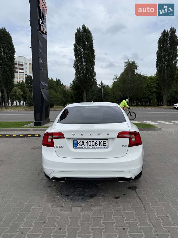 Седан Volvo S60 2014 в Вишневому