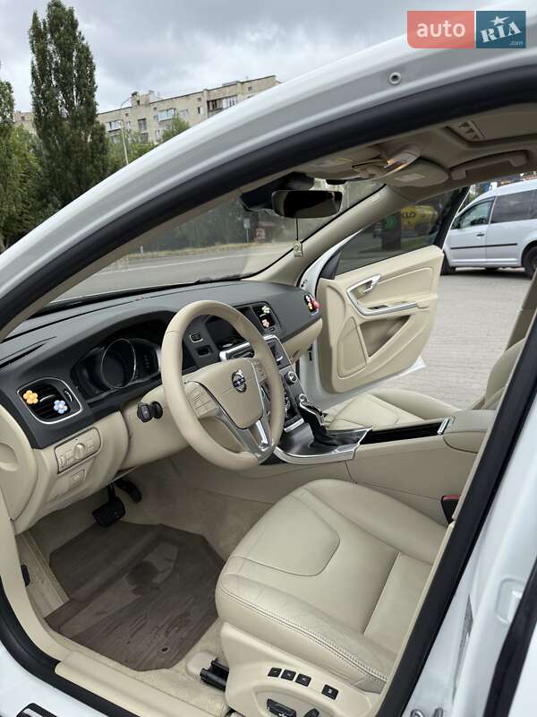 Седан Volvo S60 2014 в Вишневому
