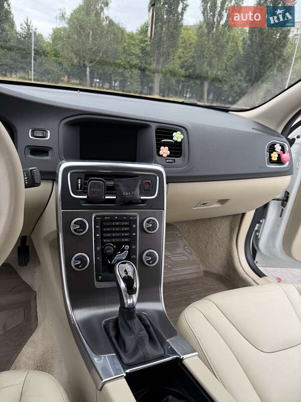 Седан Volvo S60 2014 в Вишневому
