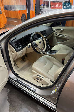 Седан Volvo S60 2014 в 