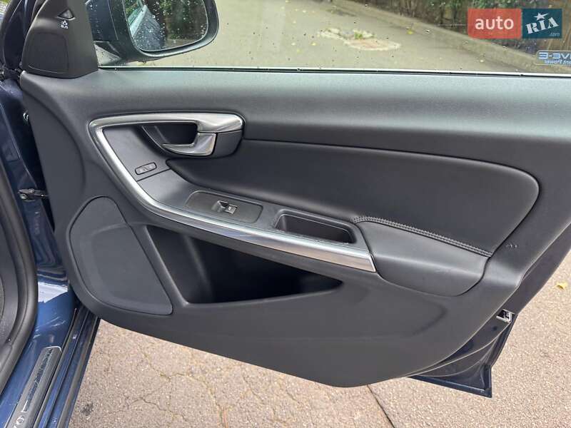 Седан Volvo S60 2014 в Киеве