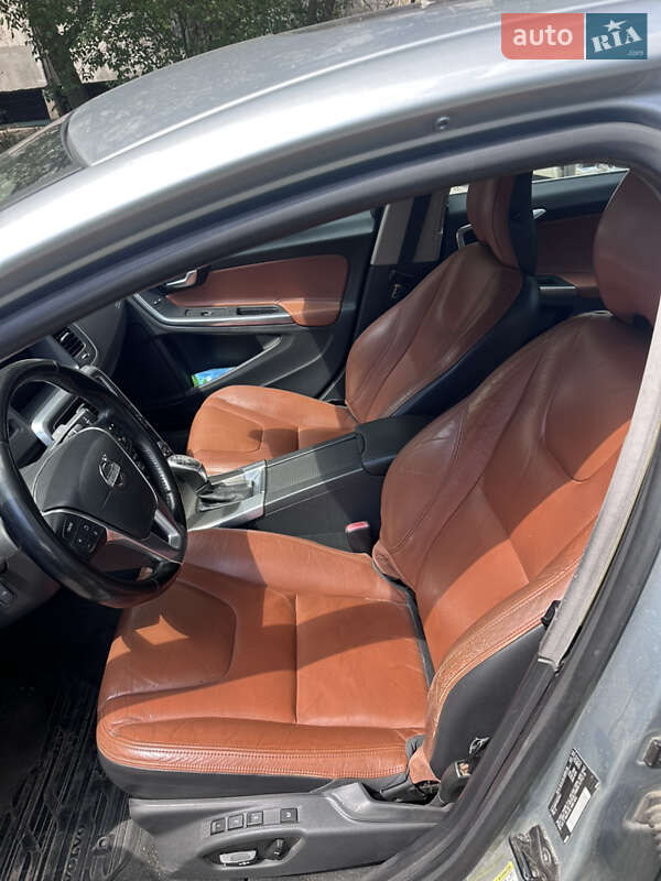 Седан Volvo S60 2012 в Днепре