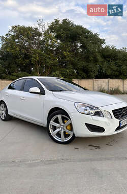 Седан Volvo S60 2012 в 