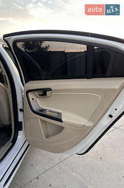 Седан Volvo S60 2012 в 