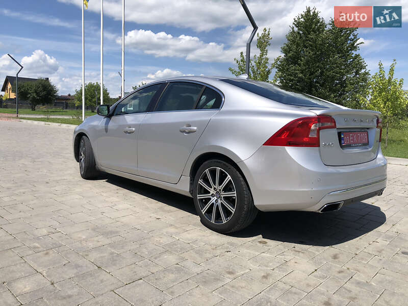 Седан Volvo S60 2016 в Ровно