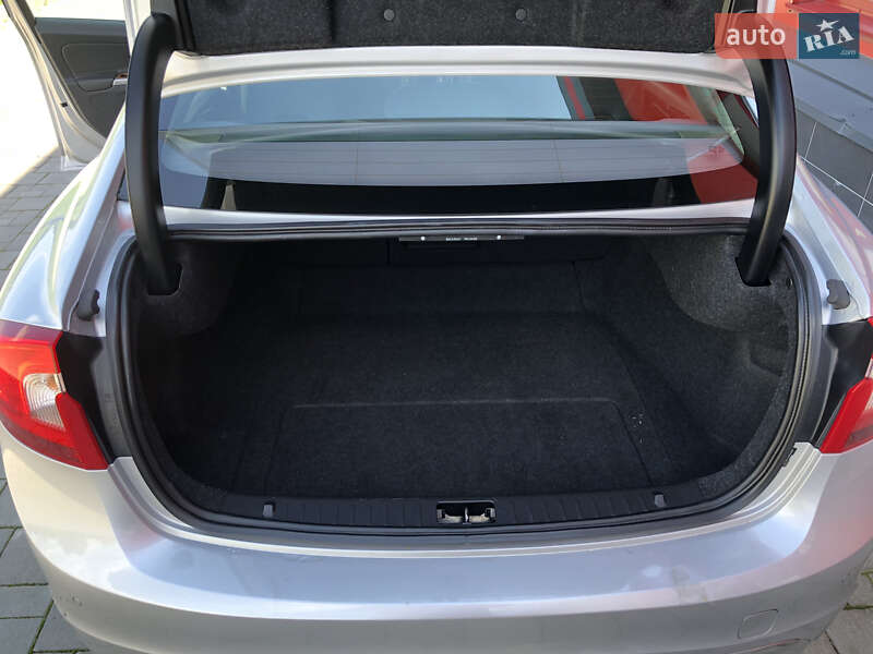 Седан Volvo S60 2016 в Ровно
