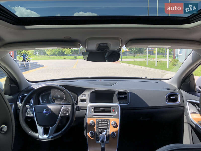 Седан Volvo S60 2016 в Ровно