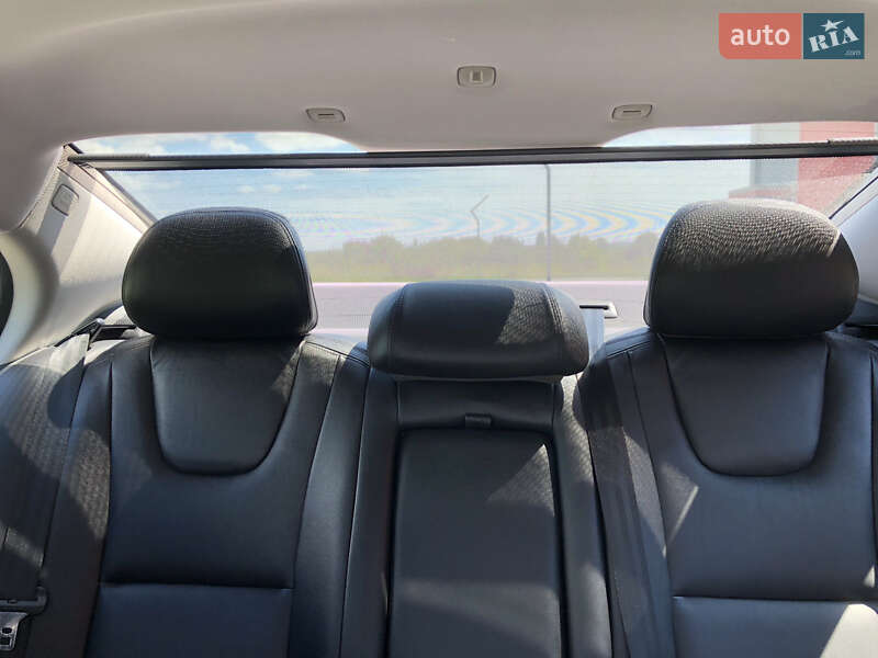 Седан Volvo S60 2016 в Ровно