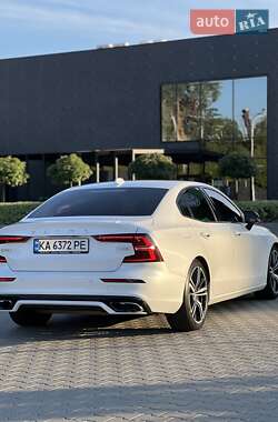 Седан Volvo S60 2019 в 
