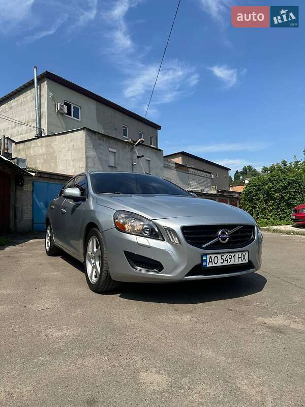 Седан Volvo S60 2013 в Киеве