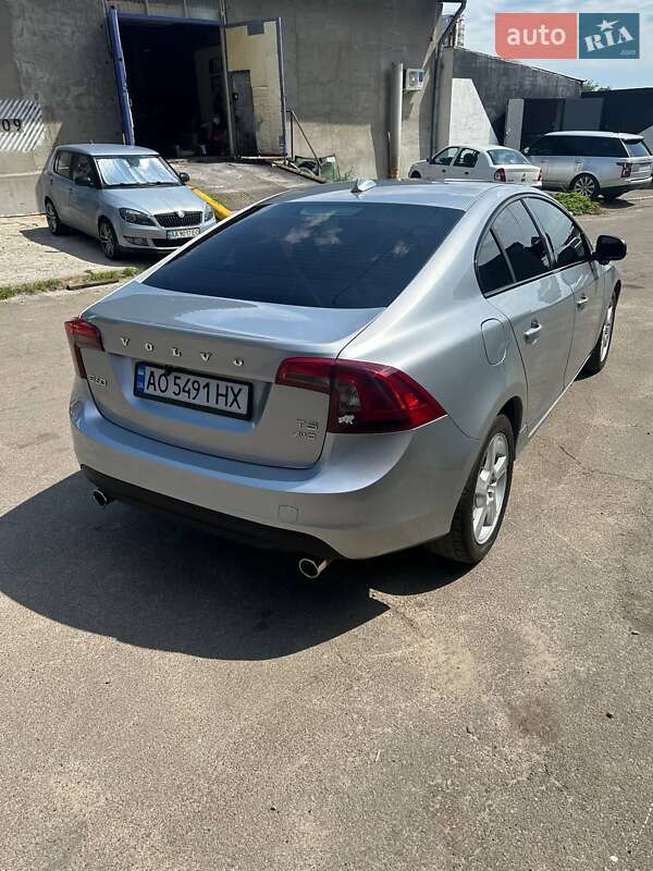 Седан Volvo S60 2013 в Киеве