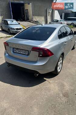 Седан Volvo S60 2013 в 