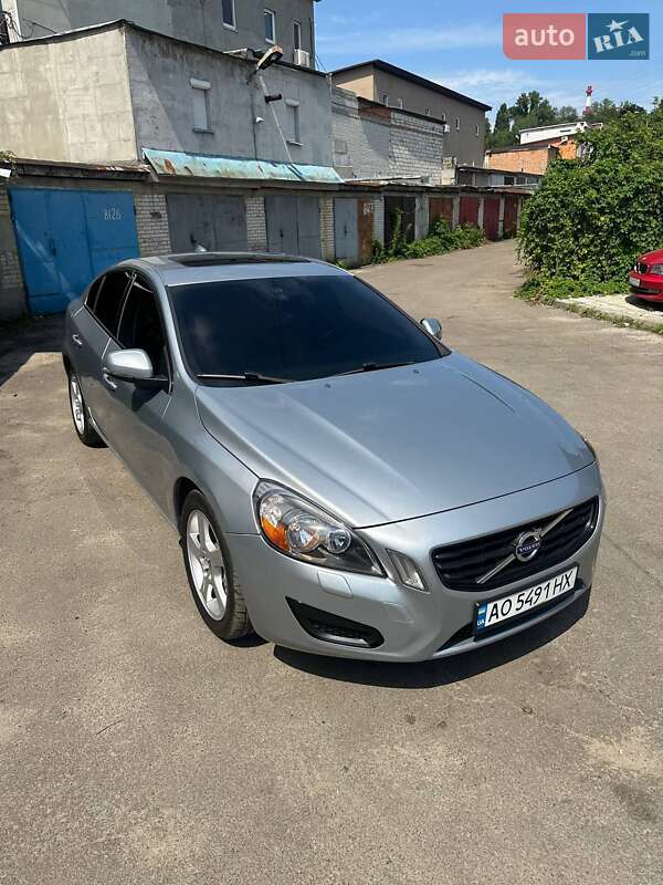 Седан Volvo S60 2013 в Киеве