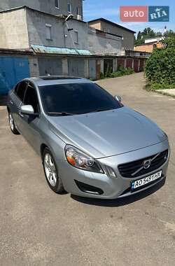 Седан Volvo S60 2013 в 