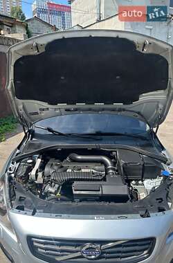 Седан Volvo S60 2013 в 