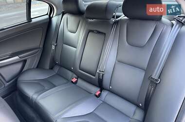 Седан Volvo S60 2017 в 