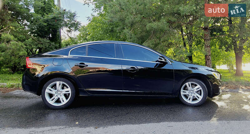 Седан Volvo S60 2014 в Ровно