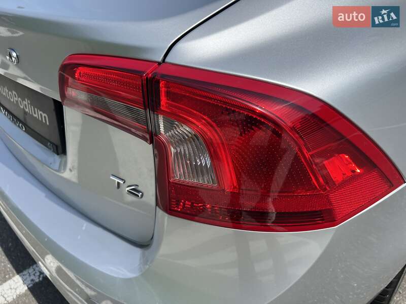 Седан Volvo S60 2014 в Киеве